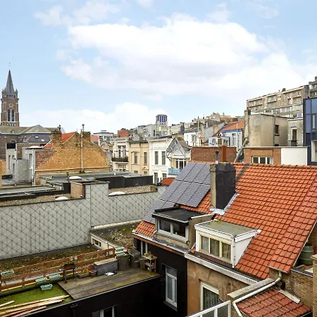 Apartamento Cozy In The Heart Of With A Balcony